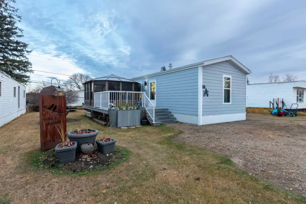 207 2 Street E Lashburn SK S0M 1H0