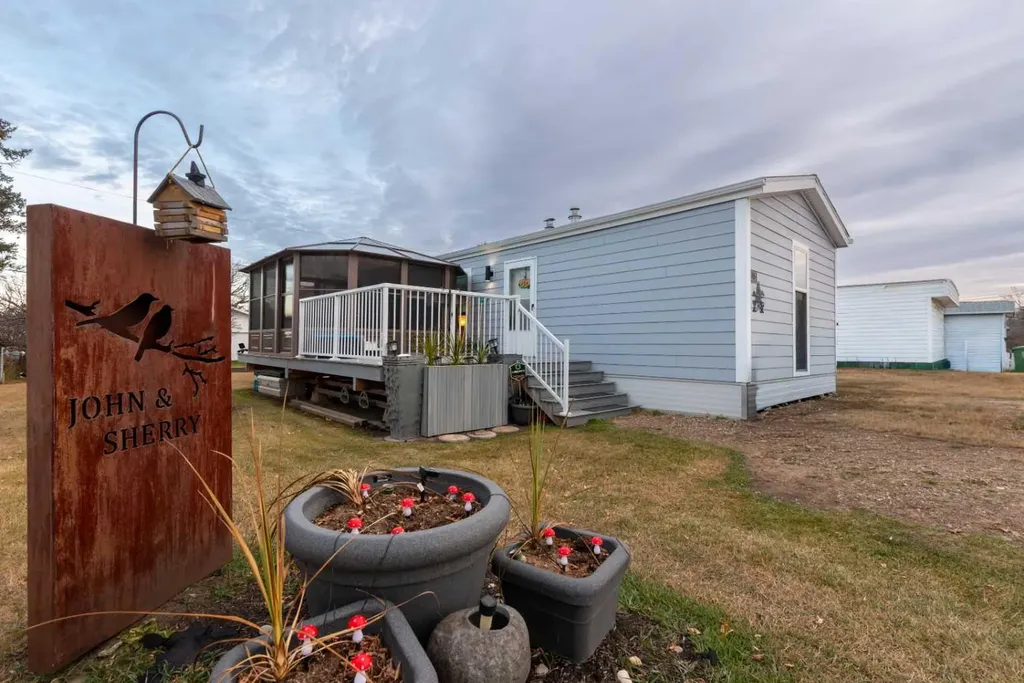 207 2 Street E Lashburn SK S0M 1H0