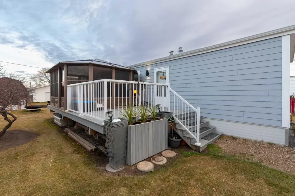 207 2 Street E Lashburn SK S0M 1H0