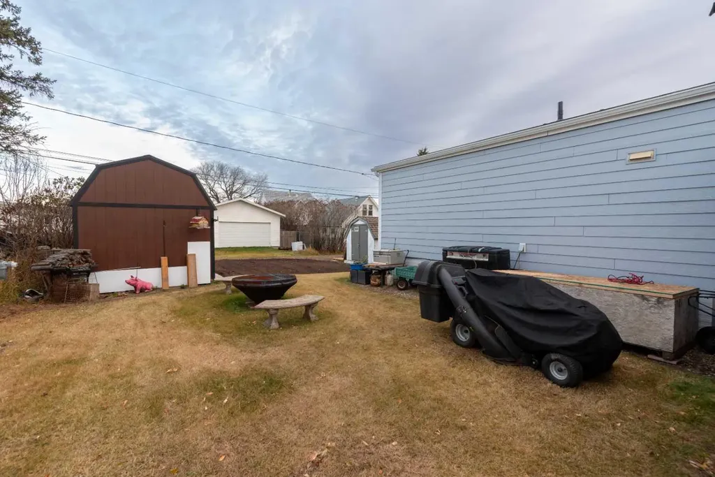 207 2 Street E Lashburn SK S0M 1H0