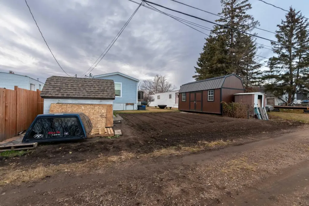 207 2 Street E Lashburn SK S0M 1H0