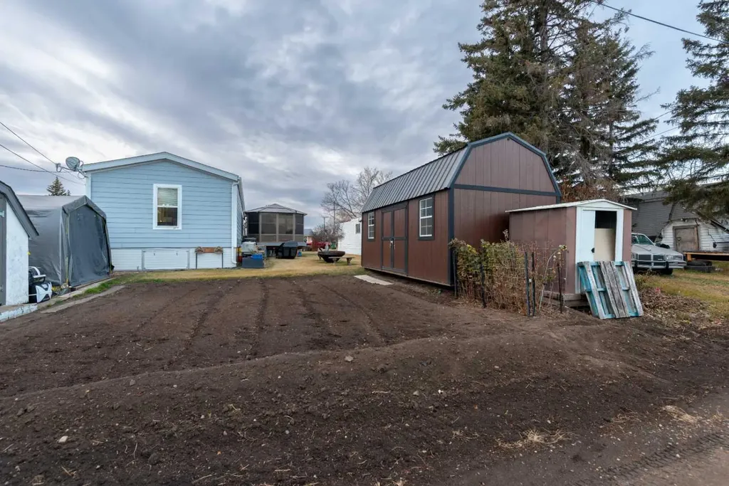 207 2 Street E Lashburn SK S0M 1H0