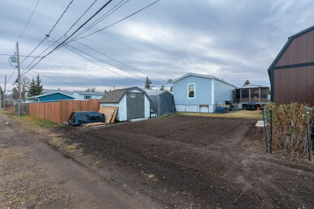 207 2 Street E Lashburn SK S0M 1H0