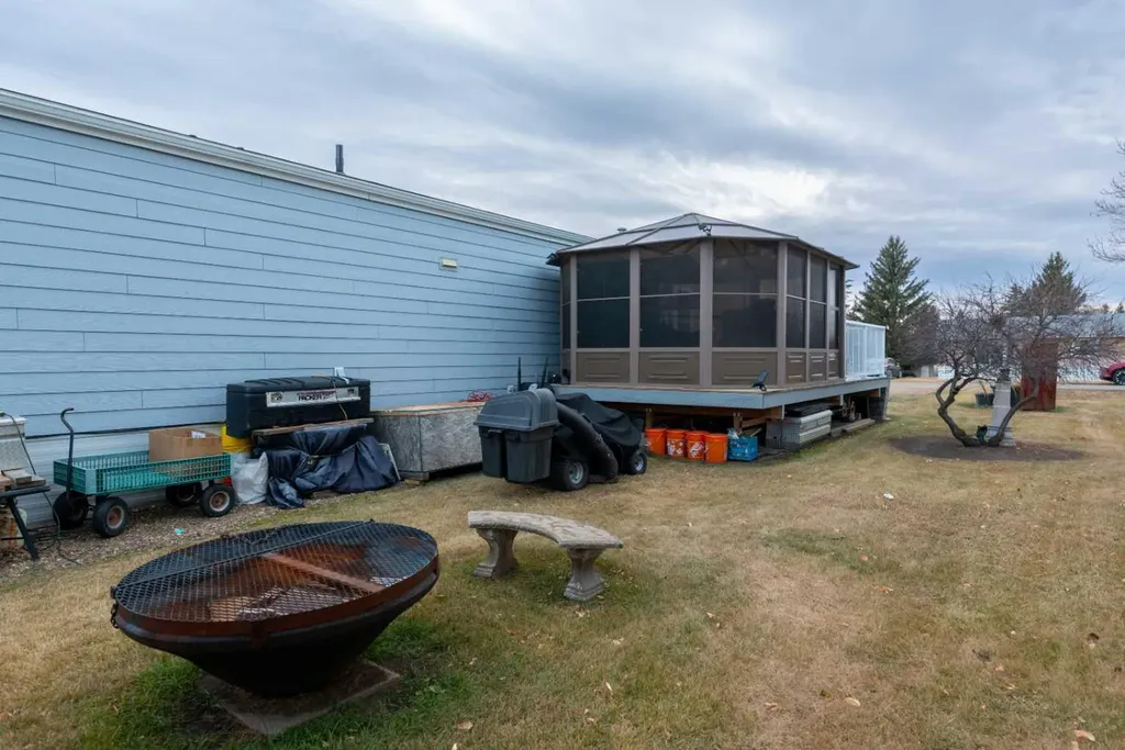 207 2 Street E Lashburn SK S0M 1H0