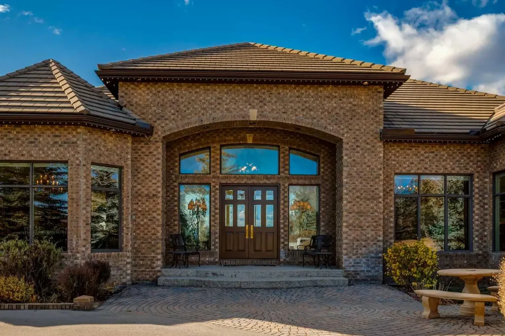 31 Pinnacle Ridge Drive SW Rural Rocky View County AB T3Z 3N7