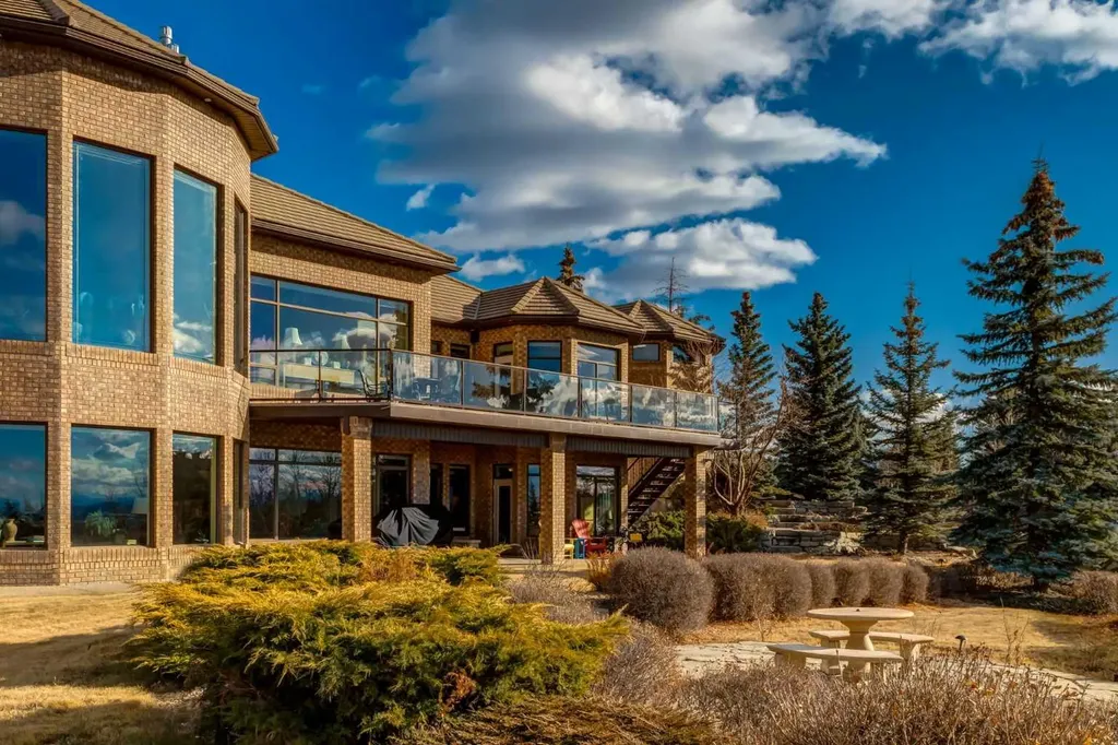 31 Pinnacle Ridge Drive SW Rural Rocky View County AB T3Z 3N7