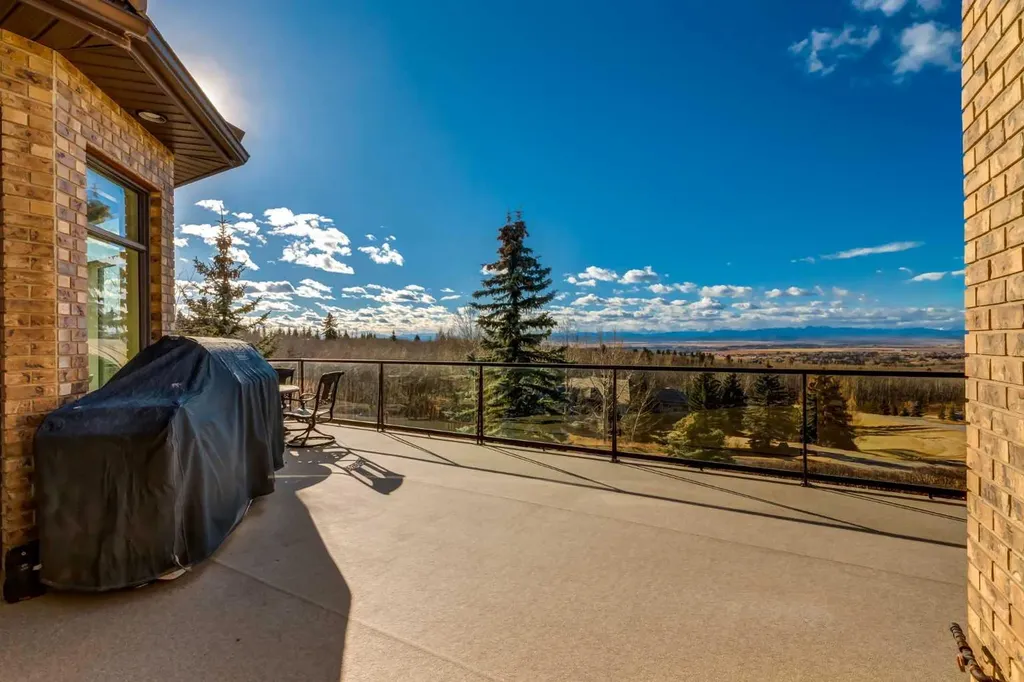 31 Pinnacle Ridge Drive SW Rural Rocky View County AB T3Z 3N7
