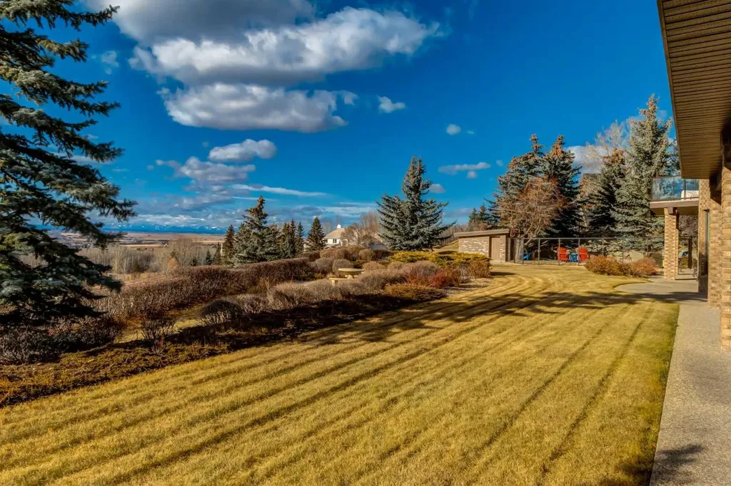 31 Pinnacle Ridge Drive SW Rural Rocky View County AB T3Z 3N7