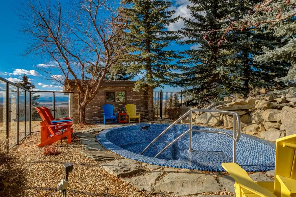 31 Pinnacle Ridge Drive SW Rural Rocky View County AB T3Z 3N7