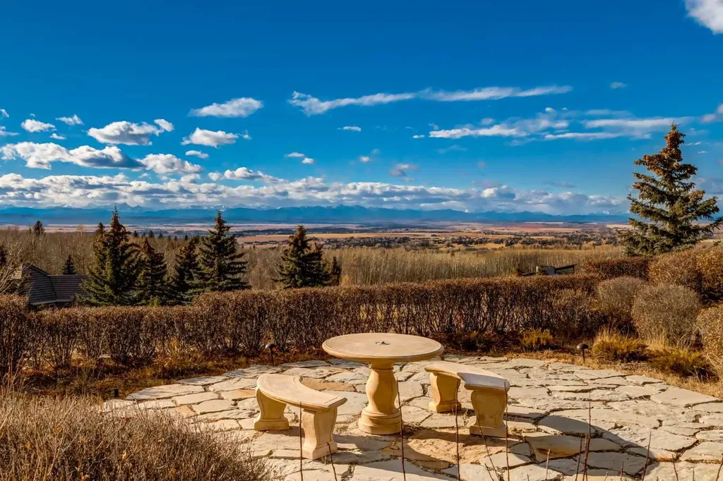 31 Pinnacle Ridge Drive SW Rural Rocky View County AB T3Z 3N7