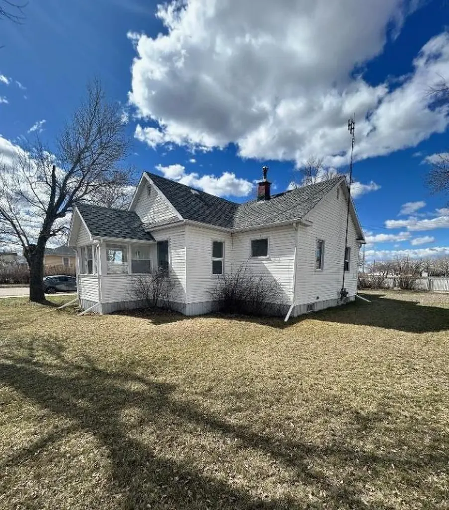 204 Grand Avenue Carmangay AB T0L 0N0