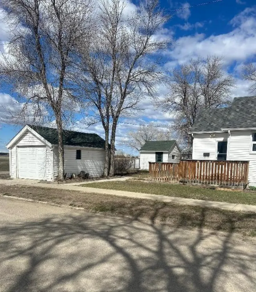 204 Grand Avenue Carmangay AB T0L 0N0