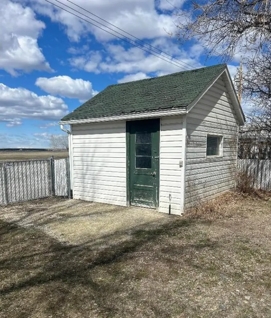 204 Grand Avenue Carmangay AB T0L 0N0