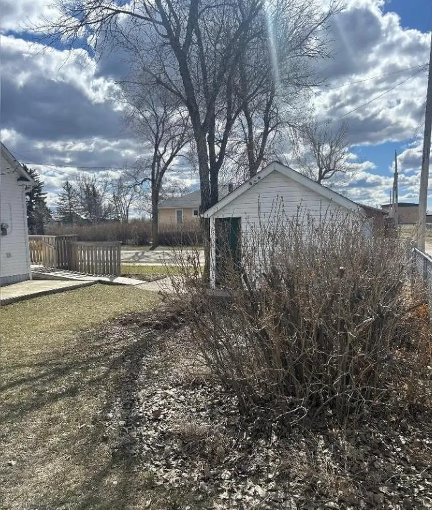 204 Grand Avenue Carmangay AB T0L 0N0