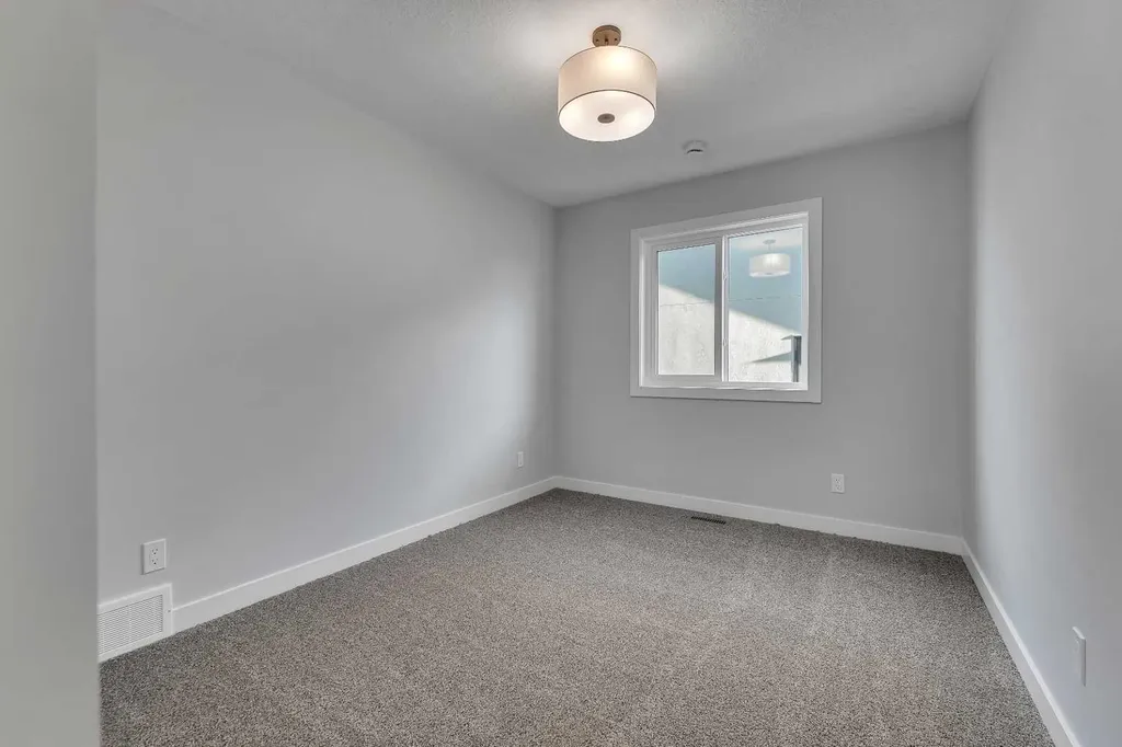 1172 Iron Ridge Avenue Crossfield AB T0M 0S0