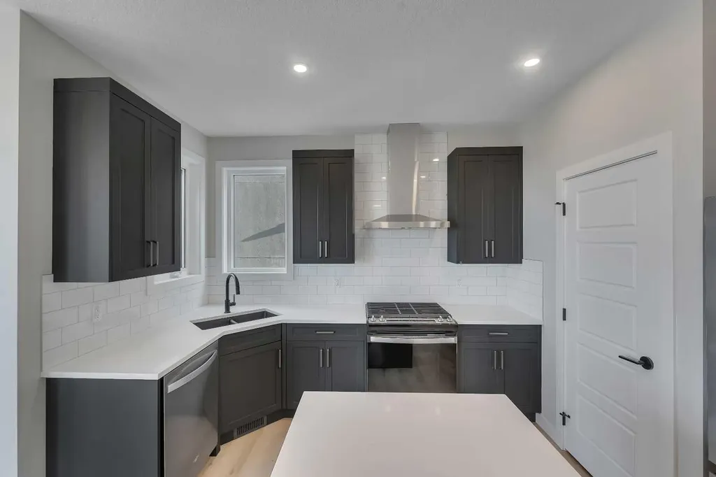 1172 Iron Ridge Avenue Crossfield AB T0M 0S0