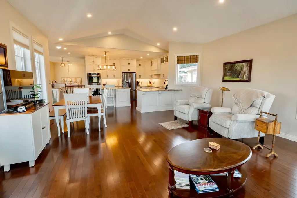 15 Chinook Heights S Lethbridge AB T1K6T6