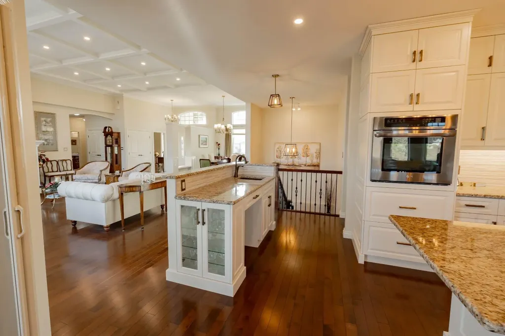 15 Chinook Heights S Lethbridge AB T1K6T6