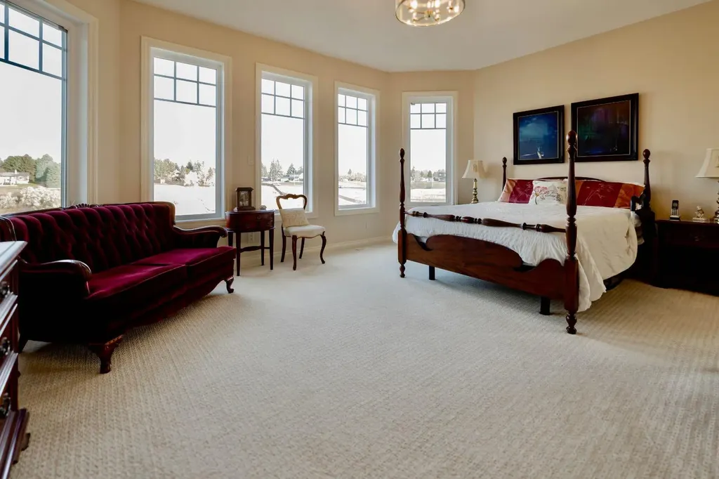 15 Chinook Heights S Lethbridge AB T1K6T6