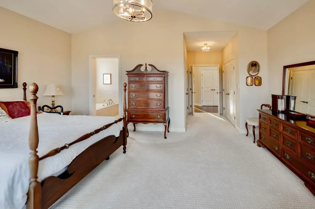 15 Chinook Heights S Lethbridge AB T1K6T6