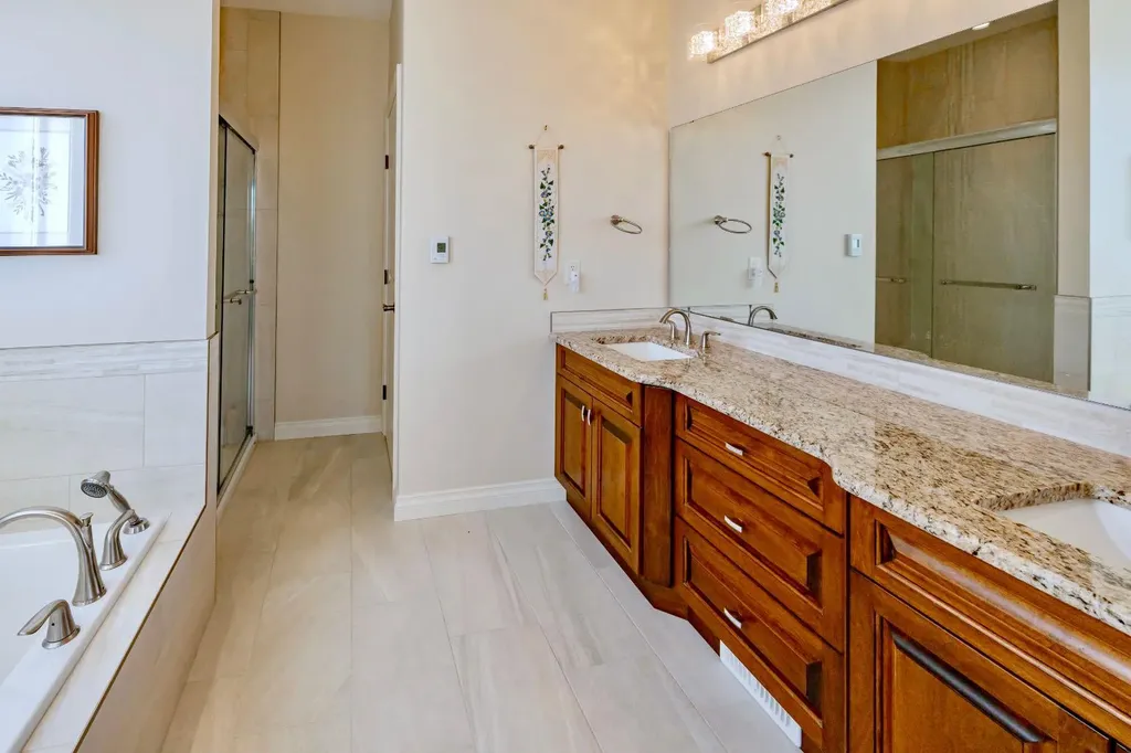 15 Chinook Heights S Lethbridge AB T1K6T6