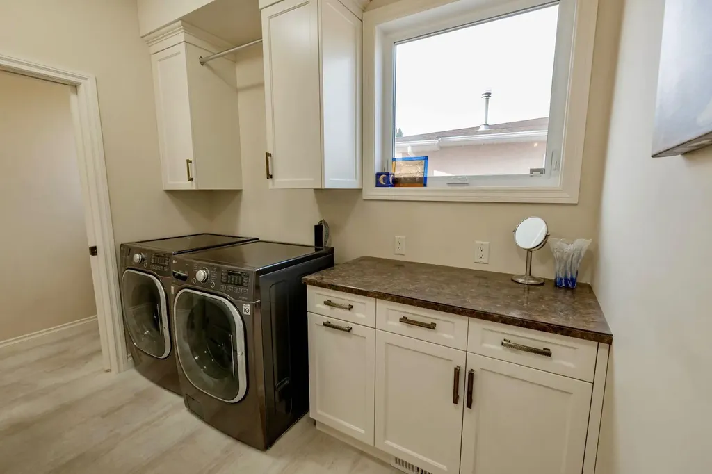 15 Chinook Heights S Lethbridge AB T1K6T6