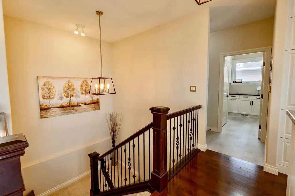 15 Chinook Heights S Lethbridge AB T1K6T6