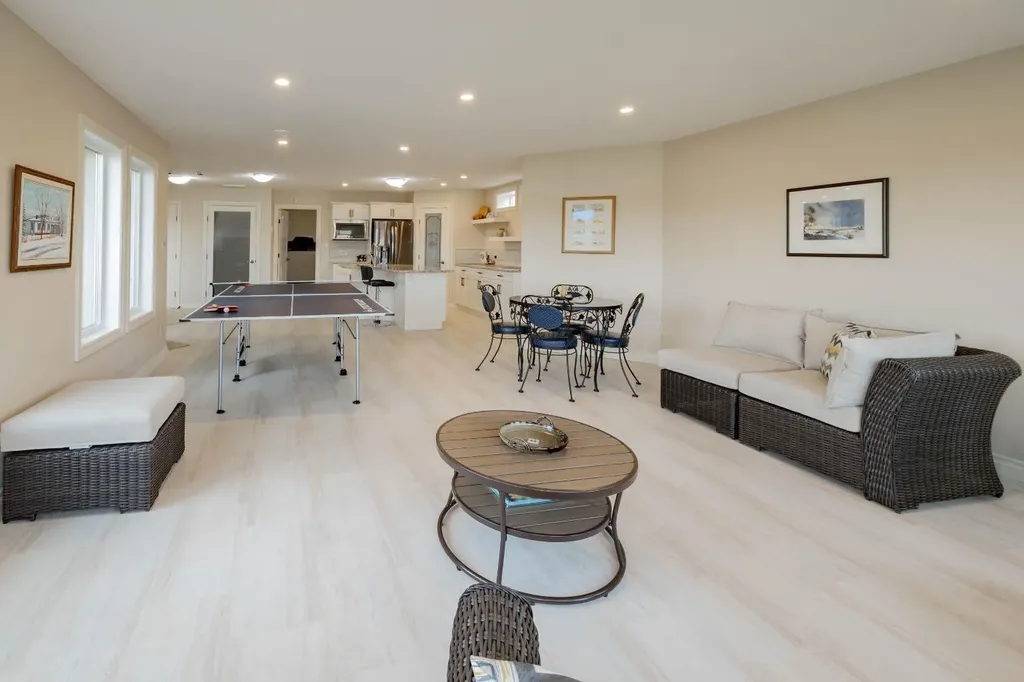 15 Chinook Heights S Lethbridge AB T1K6T6