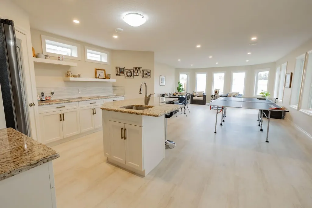 15 Chinook Heights S Lethbridge AB T1K6T6