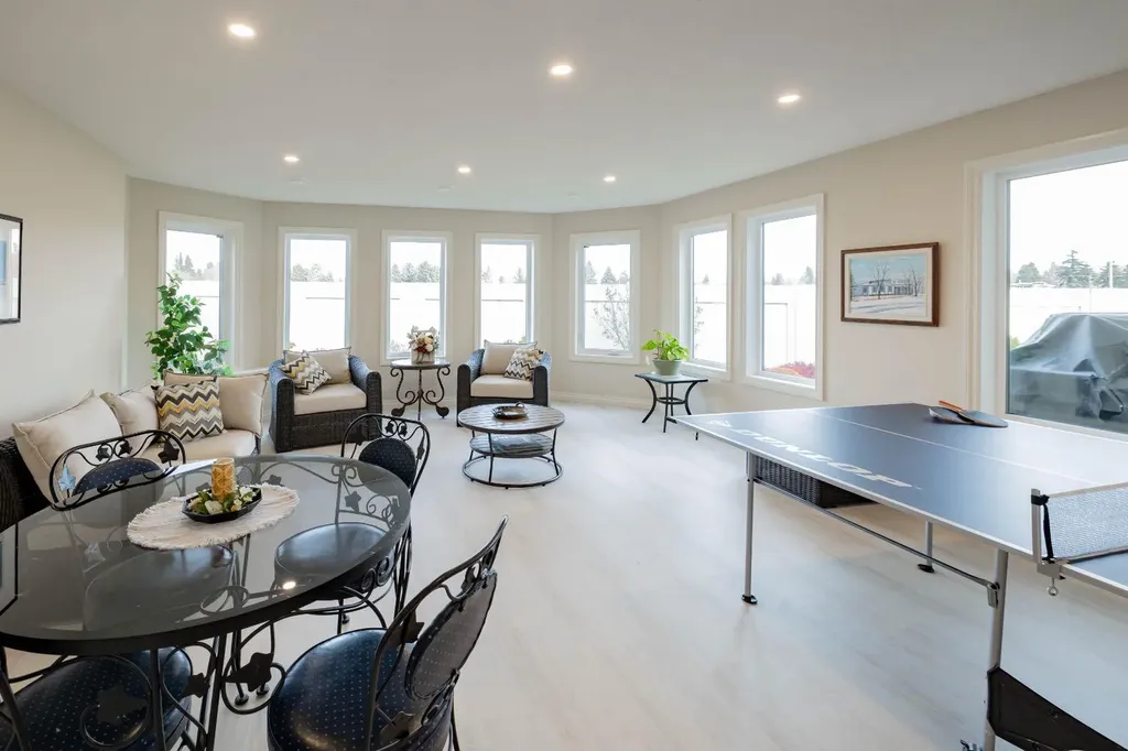 15 Chinook Heights S Lethbridge AB T1K6T6