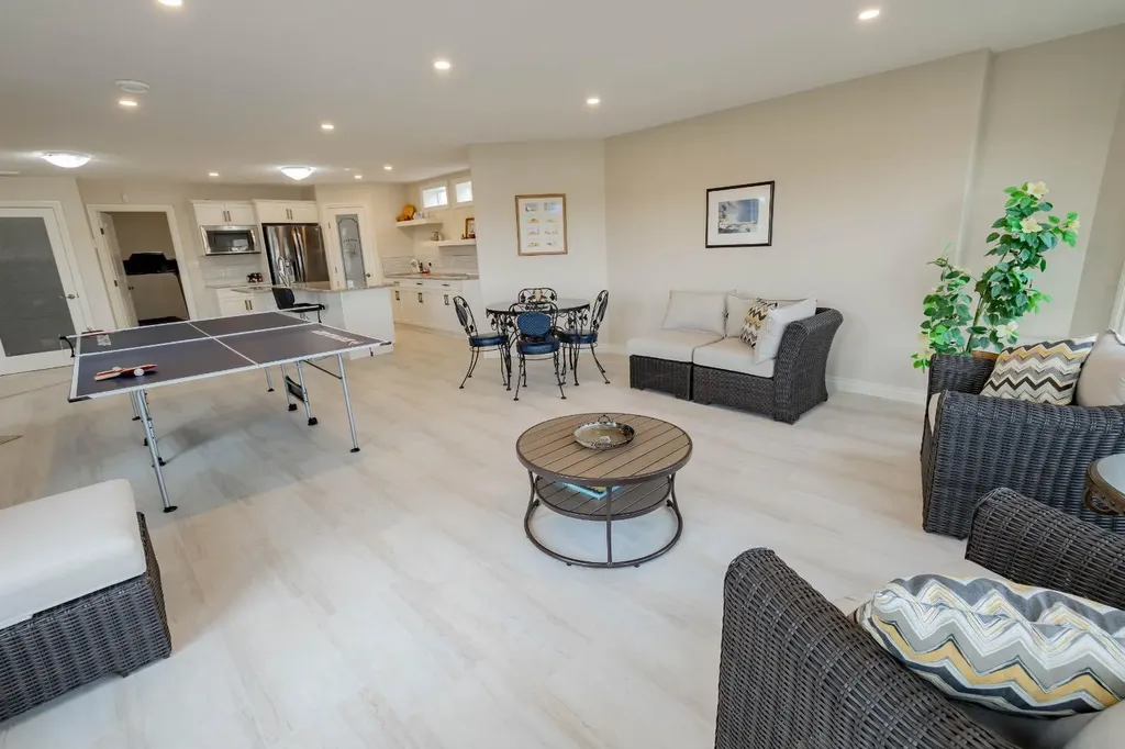 15 Chinook Heights S Lethbridge AB T1K6T6