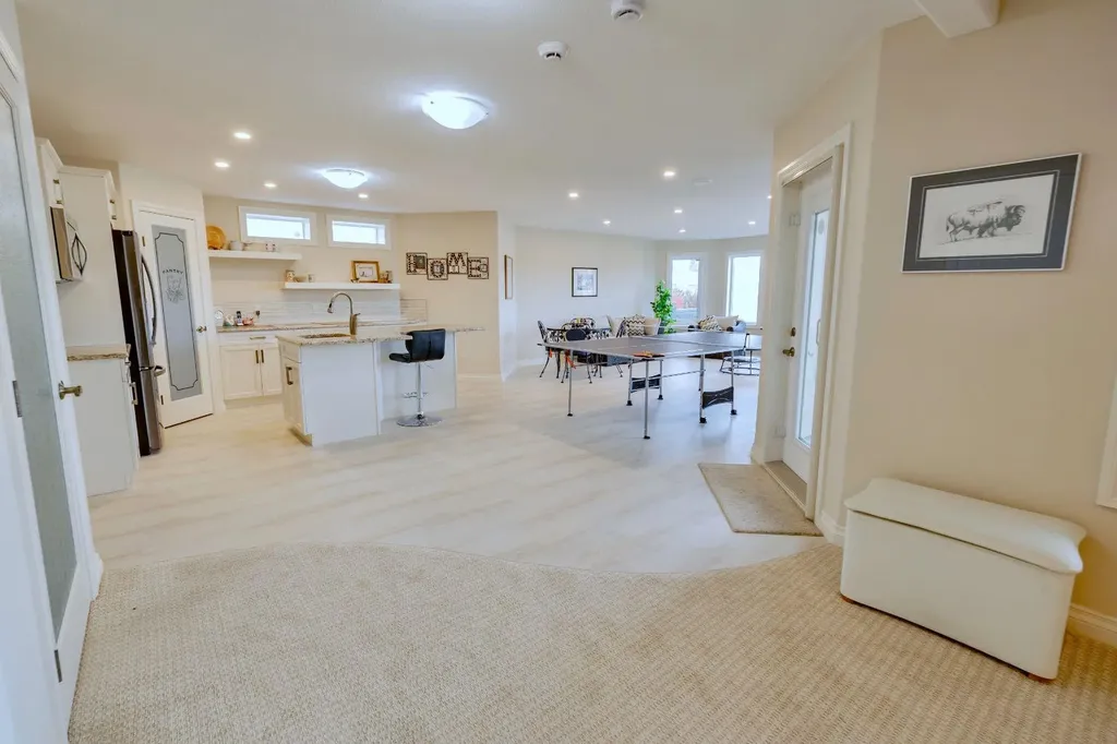 15 Chinook Heights S Lethbridge AB T1K6T6