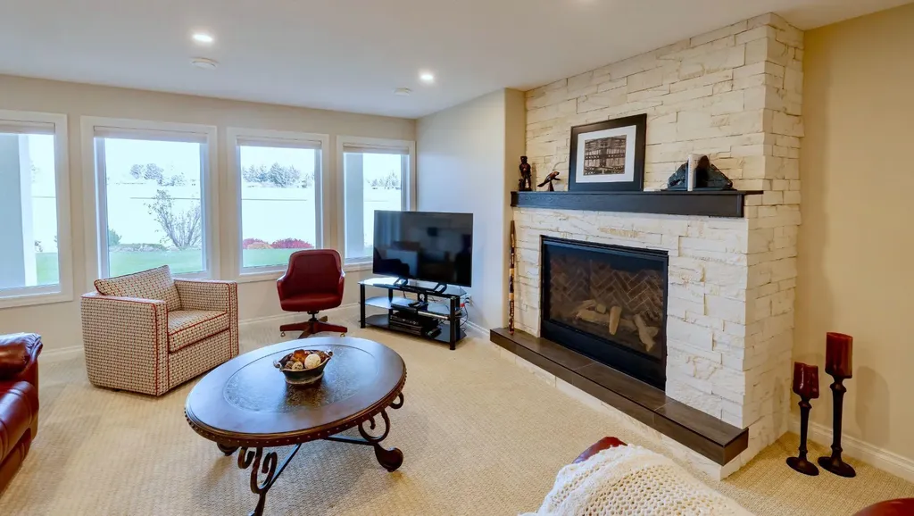 15 Chinook Heights S Lethbridge AB T1K6T6