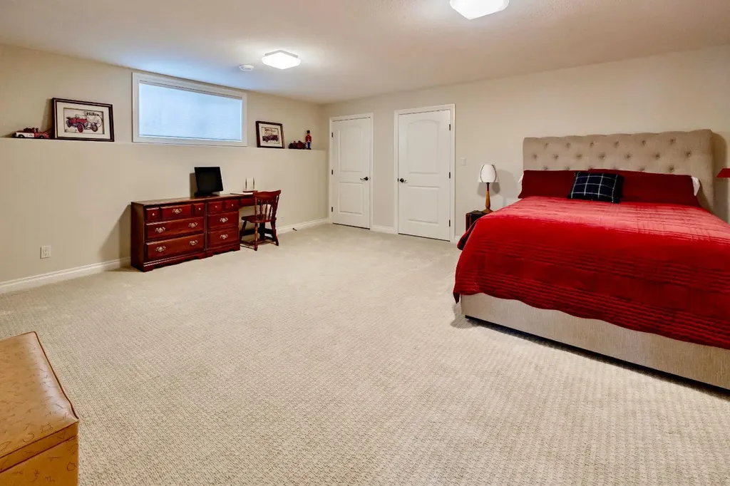 15 Chinook Heights S Lethbridge AB T1K6T6