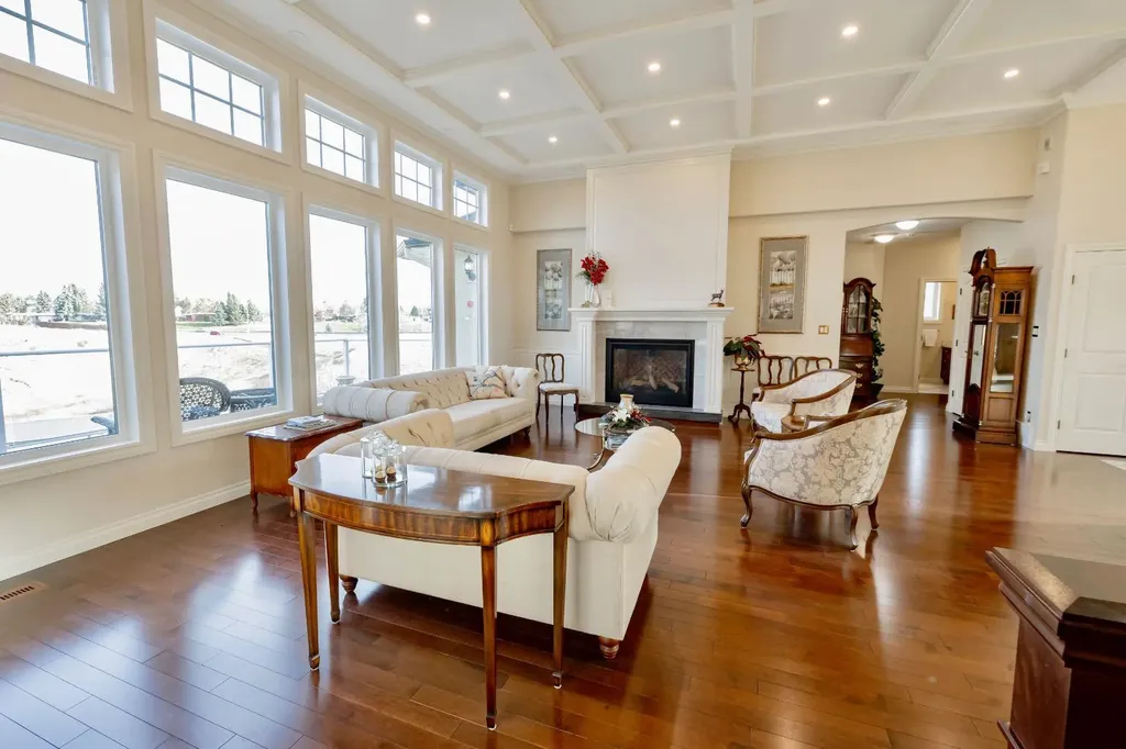 15 Chinook Heights S Lethbridge AB T1K6T6