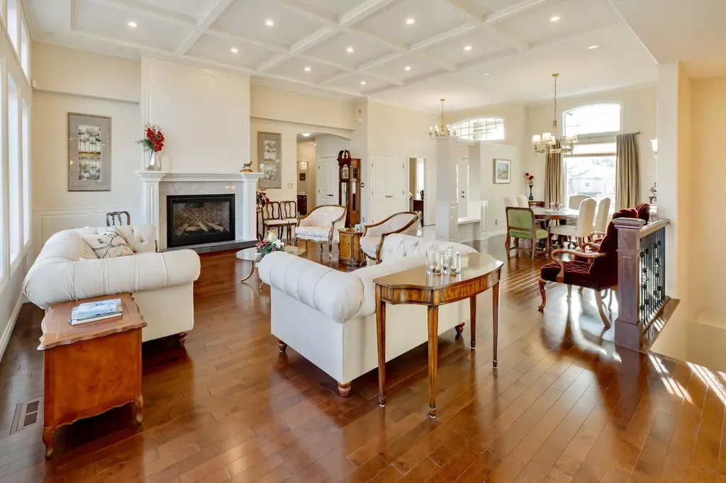 15 Chinook Heights S Lethbridge AB T1K6T6