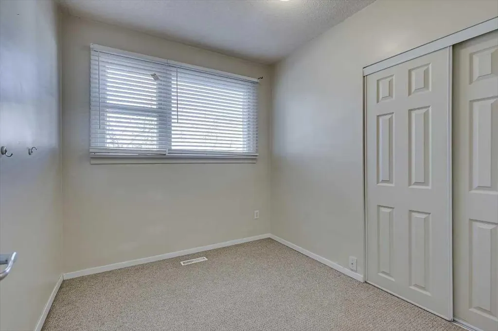 5218 56 Avenue Ponoka AB T4J 1G6