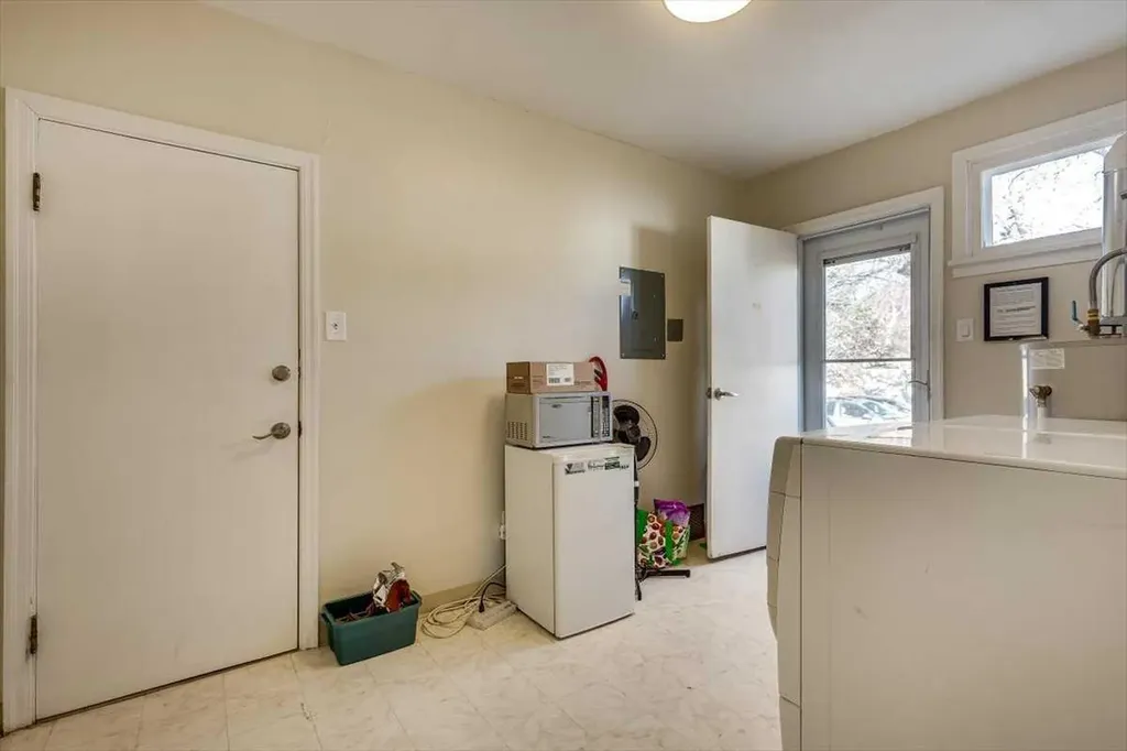 5218 56 Avenue Ponoka AB T4J 1G6