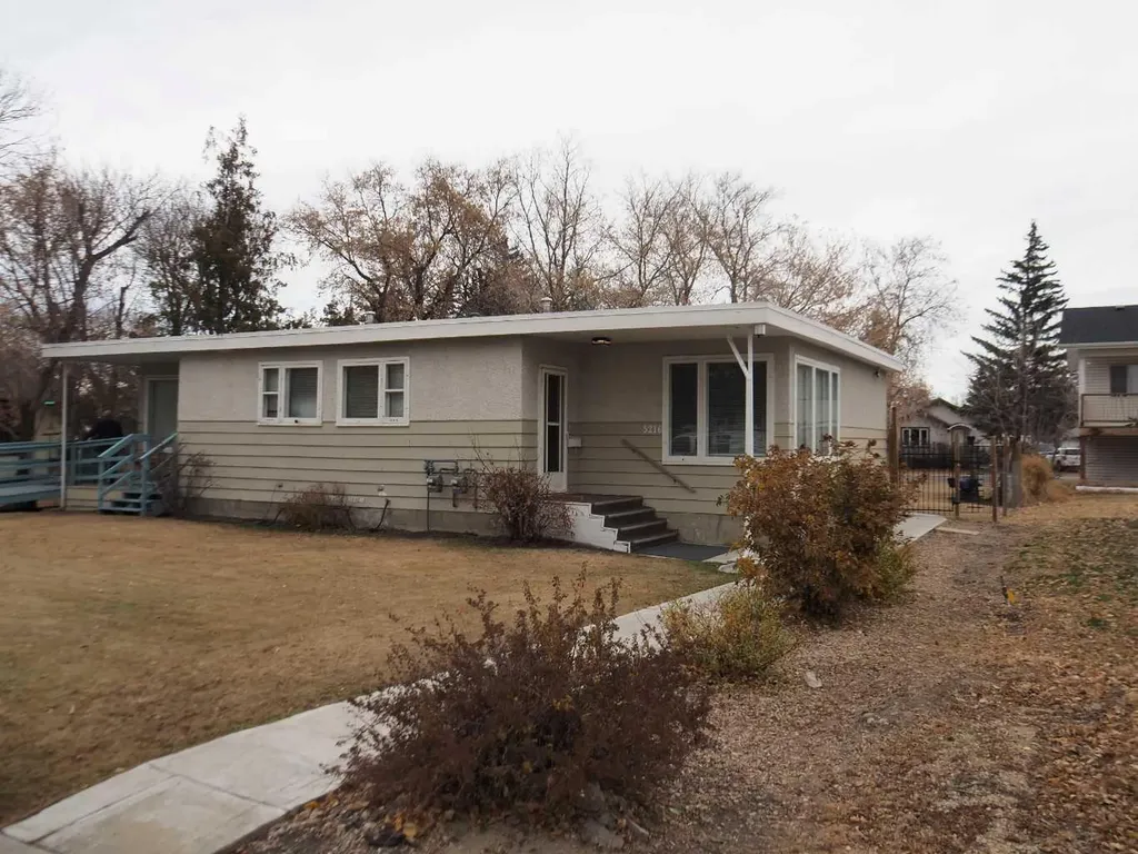 5218 56 Avenue Ponoka AB T4J 1G6