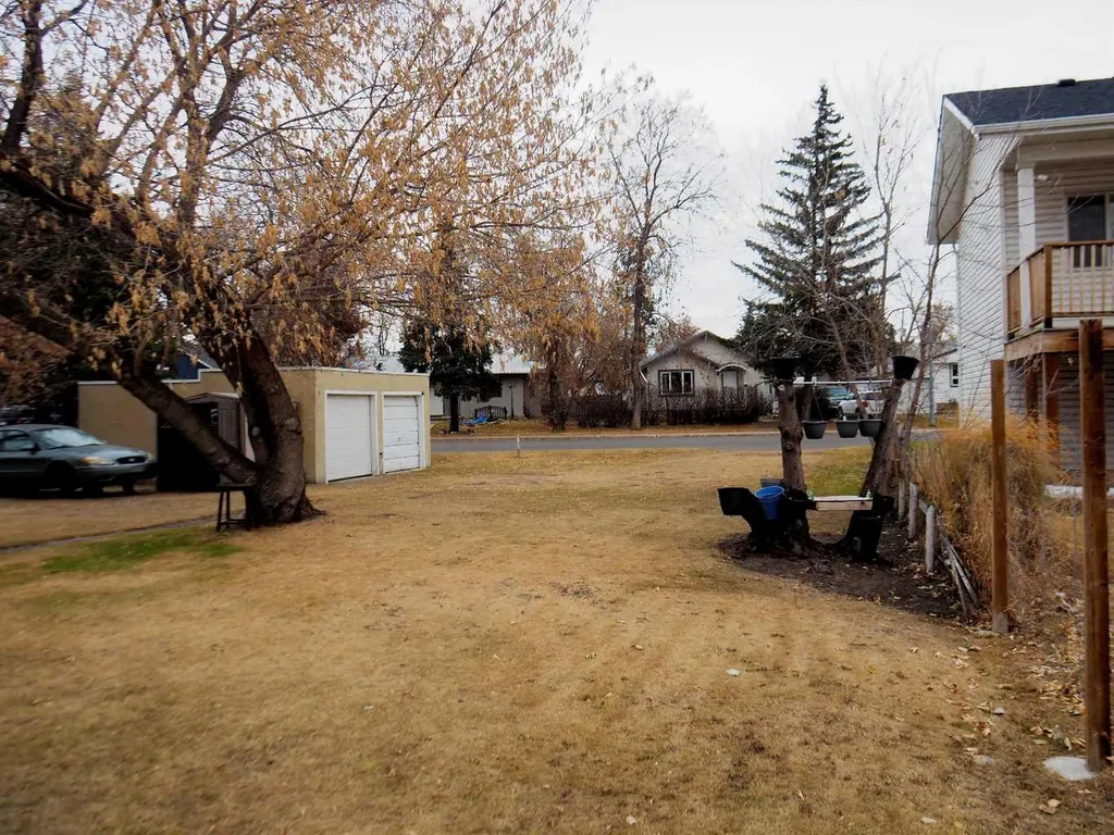 5218 56 Avenue Ponoka AB T4J 1G6