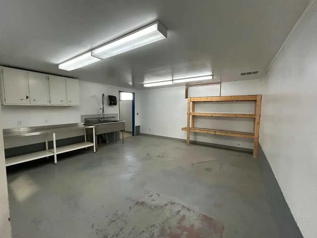 233 31 Street N Lethbridge AB T1H 3Z4