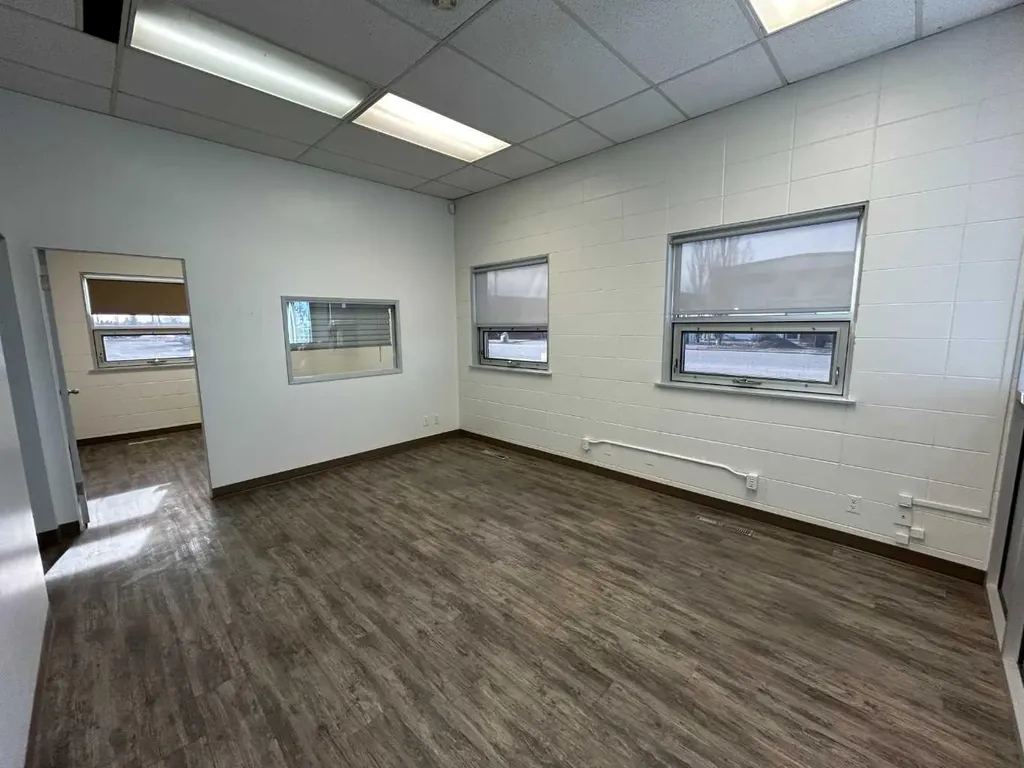 233 31 Street N Lethbridge AB T1H 3Z4