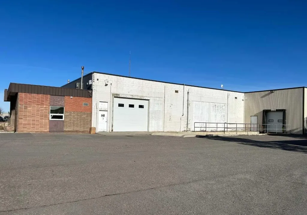 233 31 Street N Lethbridge AB T1H 3Z4