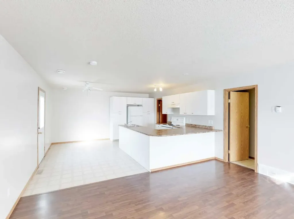 10029 105 Avenue Grande Prairie AB T8V 1H2