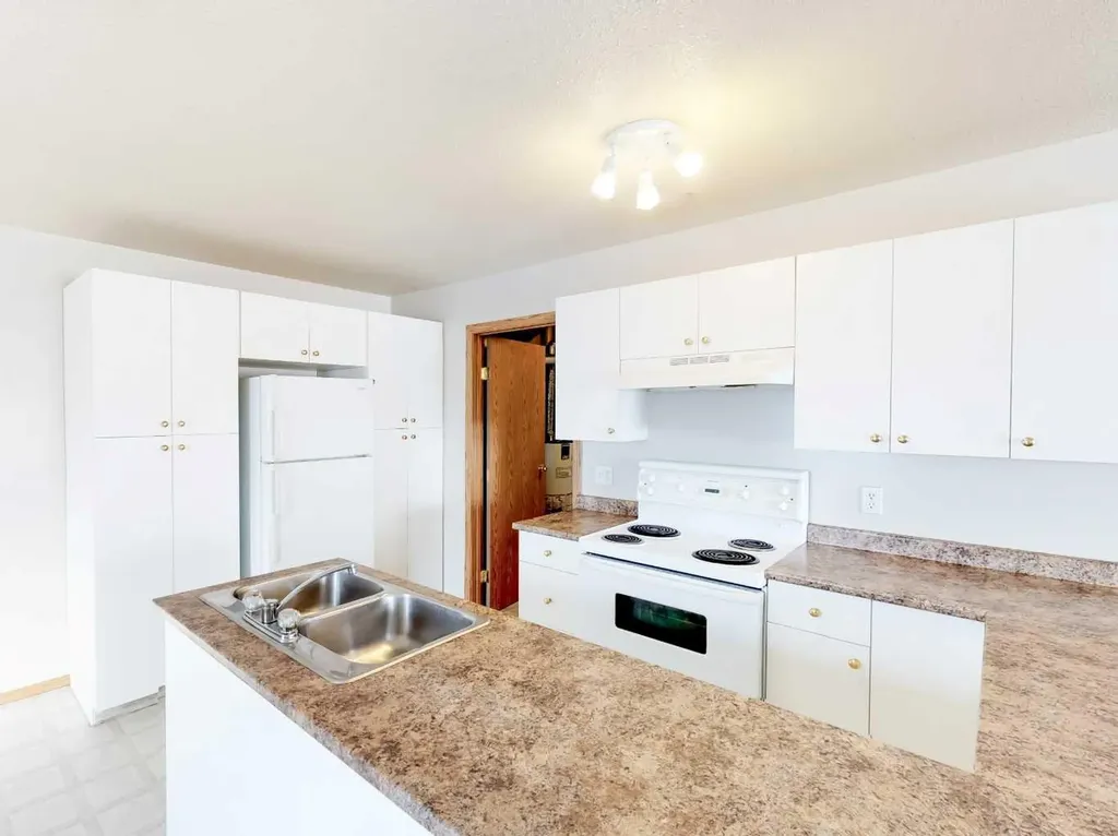 10029 105 Avenue Grande Prairie AB T8V 1H2