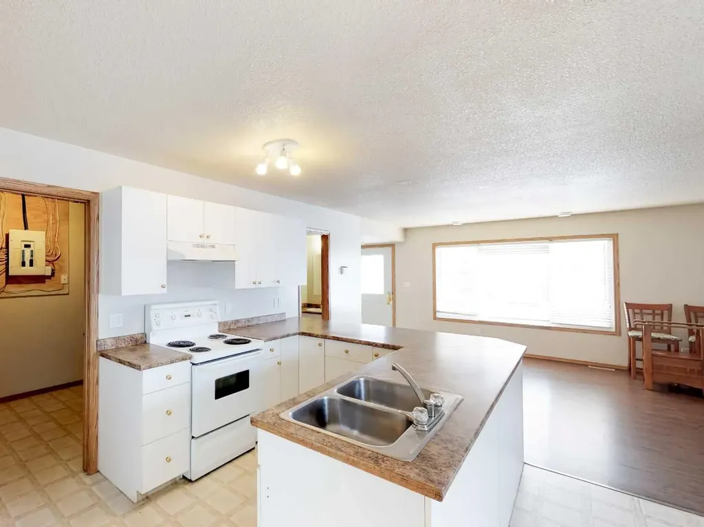 10029 105 Avenue Grande Prairie AB T8V 1H2