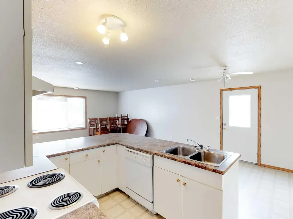 10029 105 Avenue Grande Prairie AB T8V 1H2