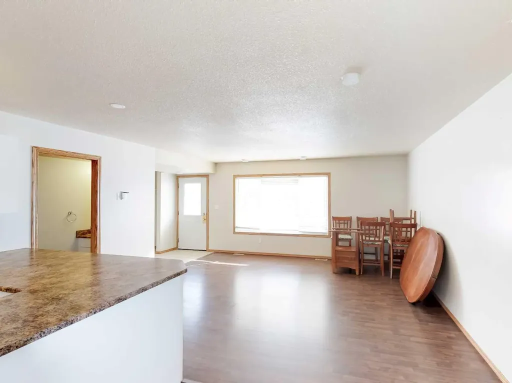 10029 105 Avenue Grande Prairie AB T8V 1H2
