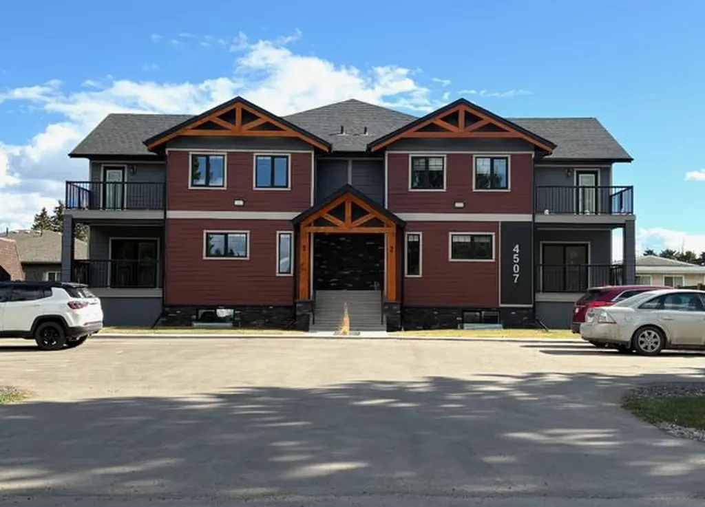 Sylvan Lake AB, 4507 48 Avenue