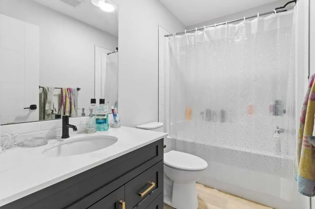 4507 48 Avenue Sylvan Lake AB T4S 1N8